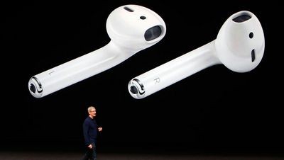 Apple задерживает выход беспроводных наушников airpods