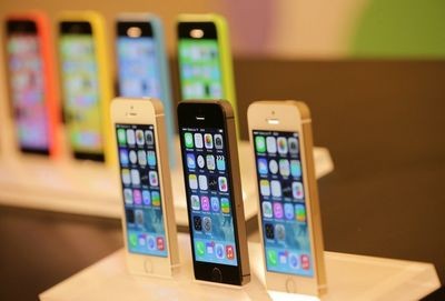 Iphone 5s и iphone 5c: старт продаж сегодня ночью