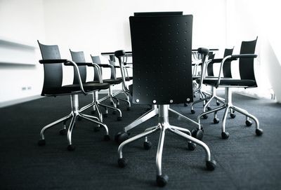 Эргономичные кресла для офиса: максимальное удобство, минимальная цена