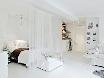 Как декорировать зону вокруг кровати: идеи для небольшой квартиры