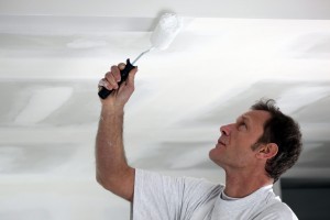Как покрасить потолок: советы и рекомендации специалистов