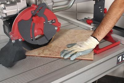 Как резать напольную плитку: основные методы, инструменты