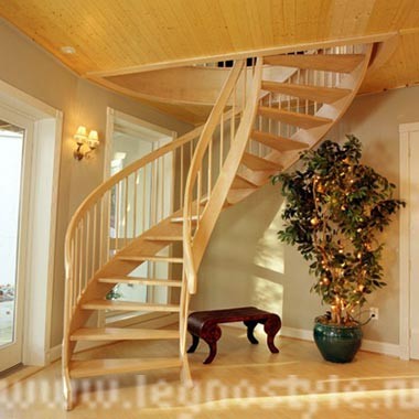 Какая древесина лучше для лестницы?