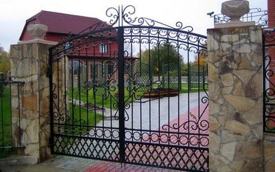 Какие выбрать ворота для частного дома?