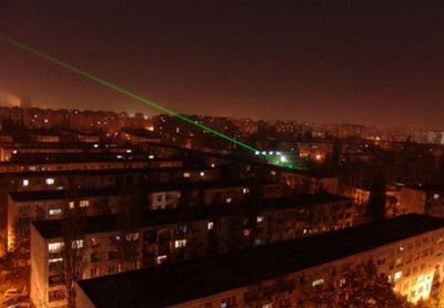Карманный лазер бьёт опасным лучом на 193 километра