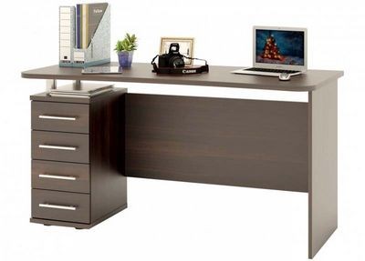 Компьютерные столы в офисе: где поставить и как развернуть?