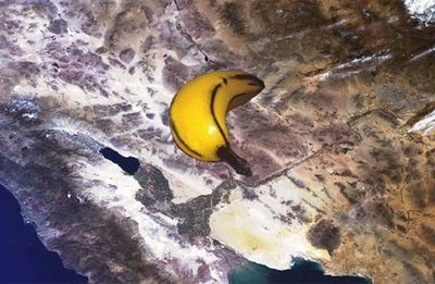 Космический банан покажет бушу фаллический символ над техасом