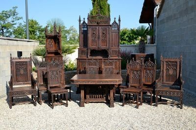 Мебель в готическом стиле