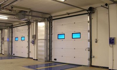 Подъемные ворота для склада и гаража
