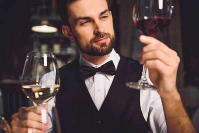 Робот-сомелье спорит о вкусах вин с профессионалами