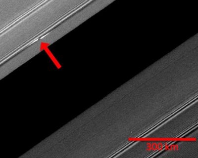 Титаны-пропеллеры в кольцах сатурна намекают на прошлое солнца