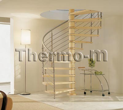 Винтовая лестница - «изюминка» загородного дома